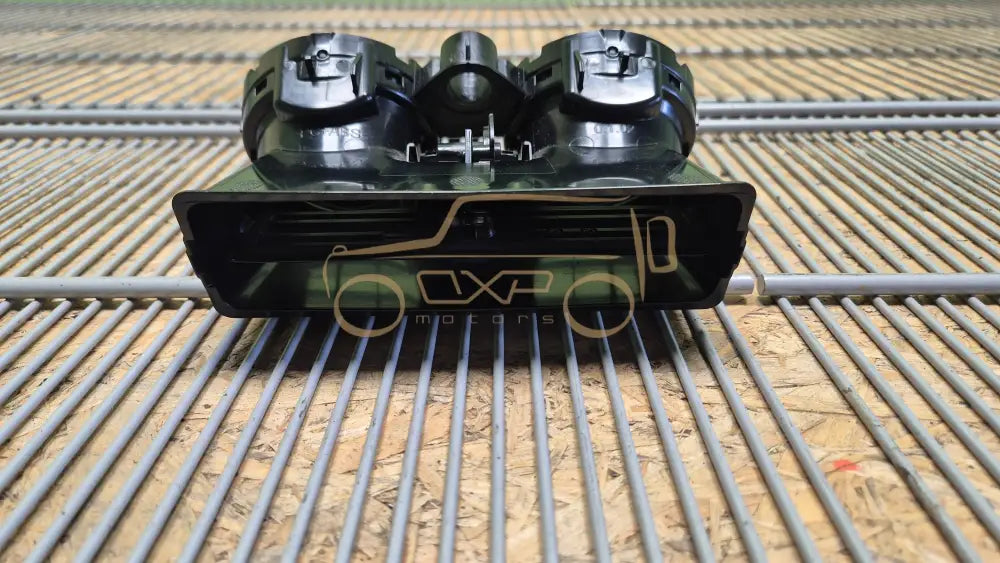 Mercedes-Benz C-Class W205 Center console air vent - air vent