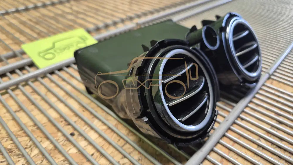 Mercedes-Benz C-Class W205 Center console air vent - air vent