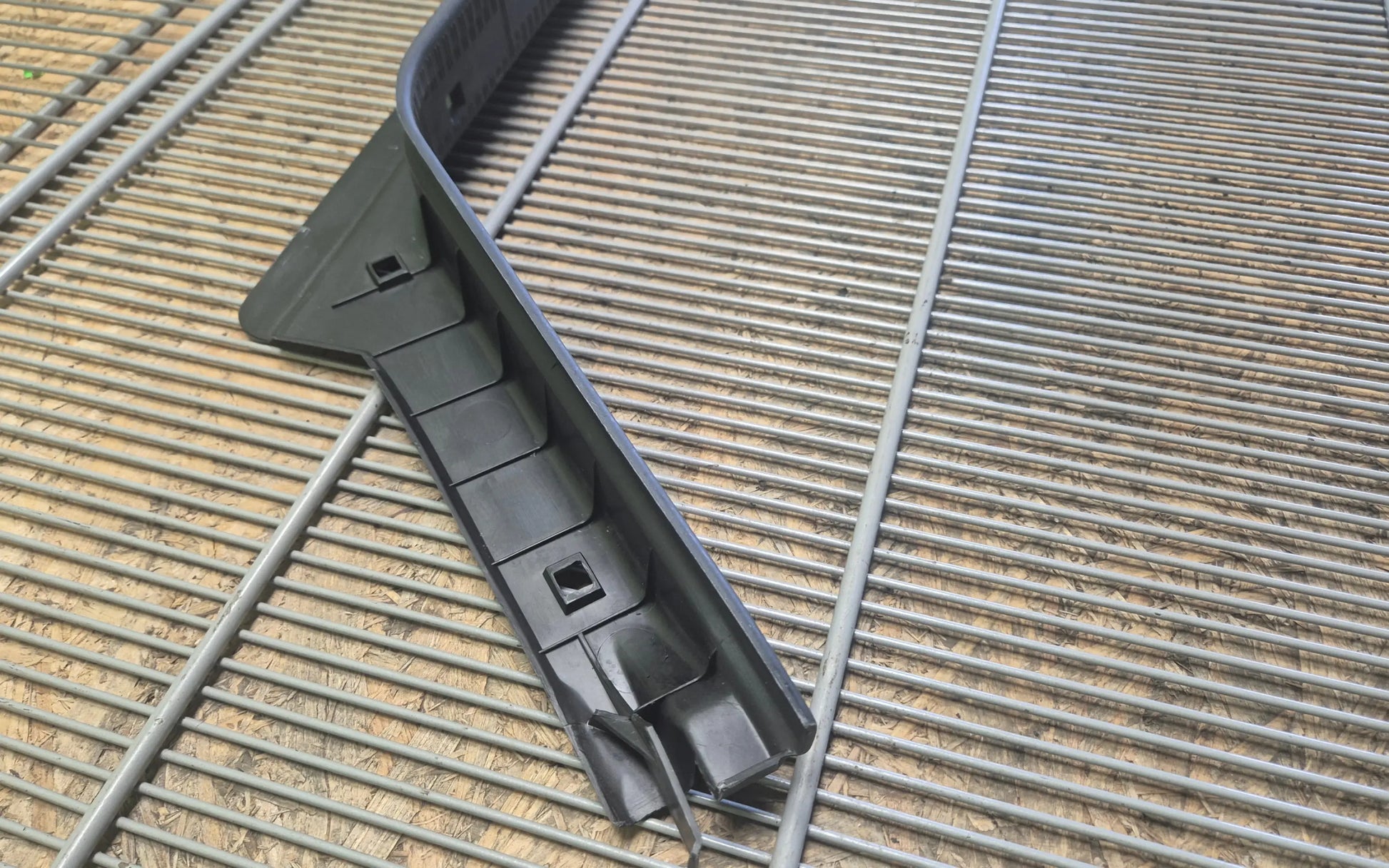 Mercedes-Benz C140 CL Coupe Trunk Lid Rear Hatch Trim Strip Cover - trunk lid