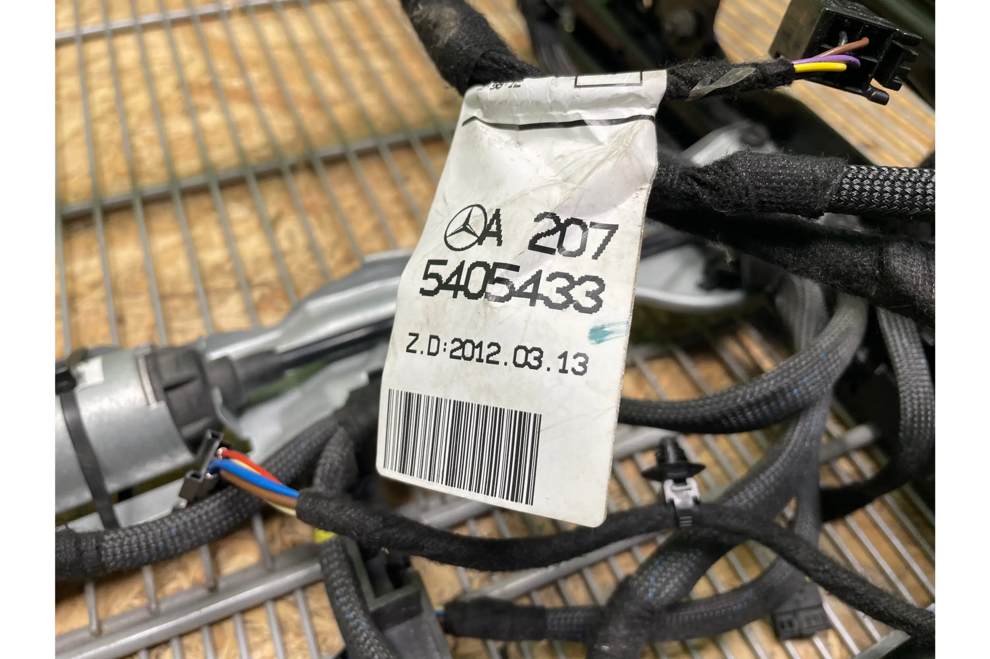 Mercedes-Benz CLS W218 Front passenger seat frame track rail - passenger seat