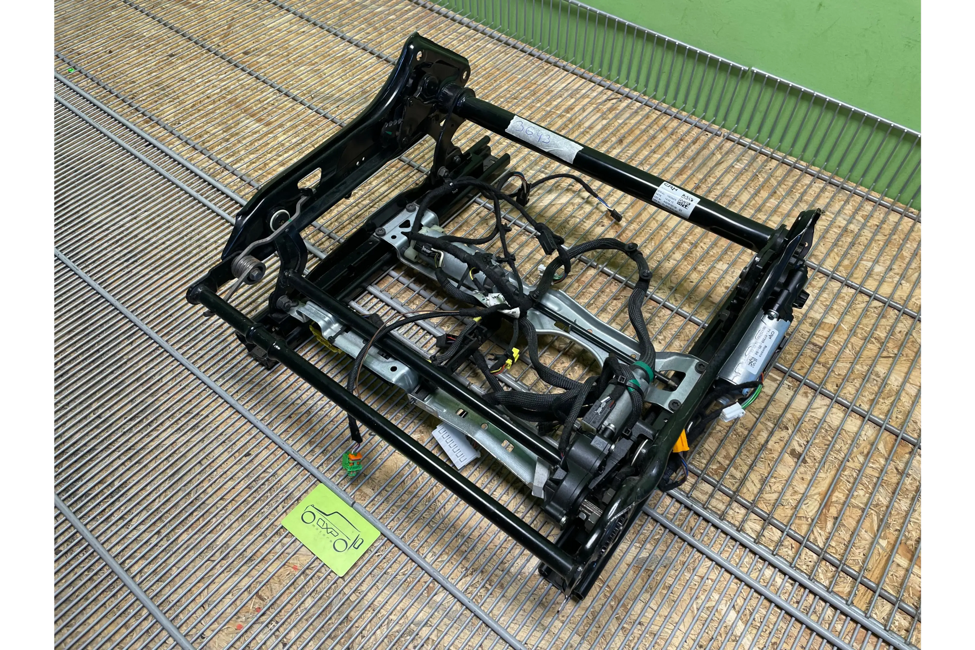 Mercedes-Benz CLS W218 Front passenger seat frame track rail - passenger seat