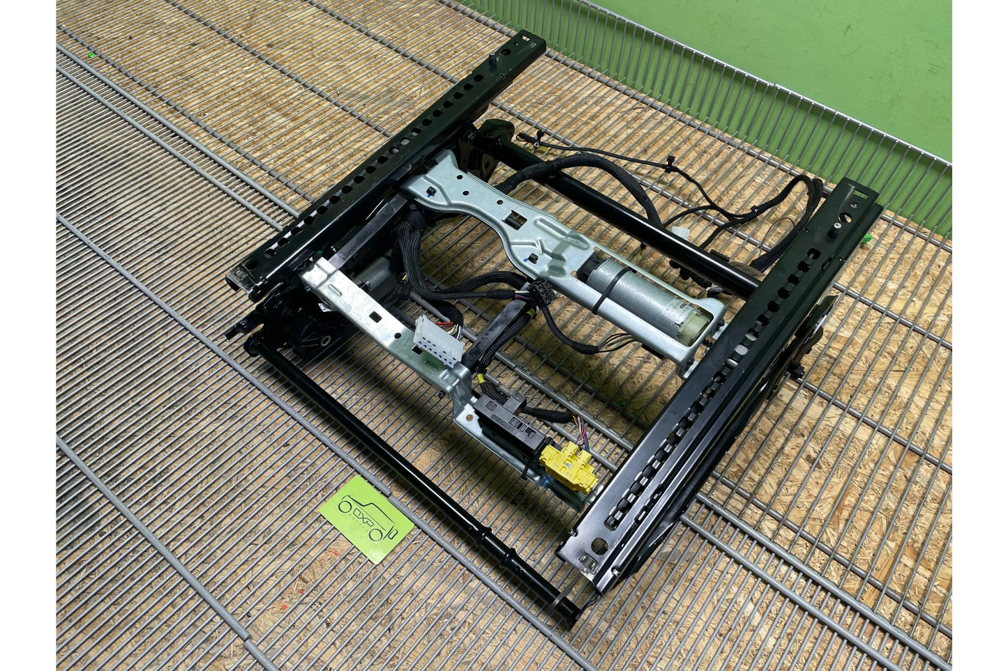 Mercedes-Benz CLS W218 Front passenger seat frame track rail - passenger seat