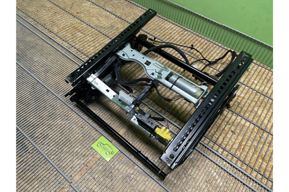 Mercedes-Benz CLS W218 Front passenger seat frame track rail - passenger seat