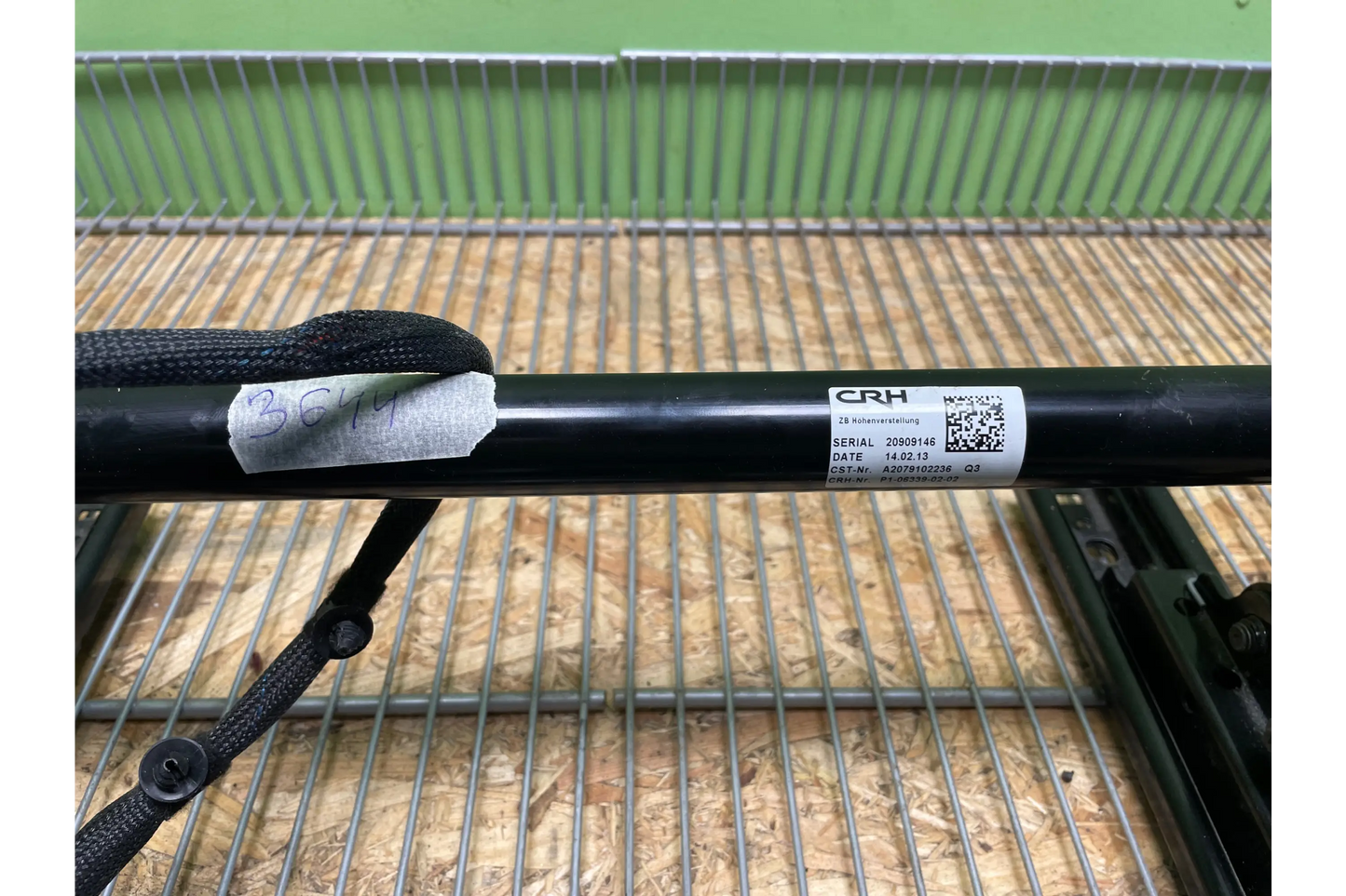 Mercedes-Benz CLS W218 Front passenger seat frame track rail - passenger seat