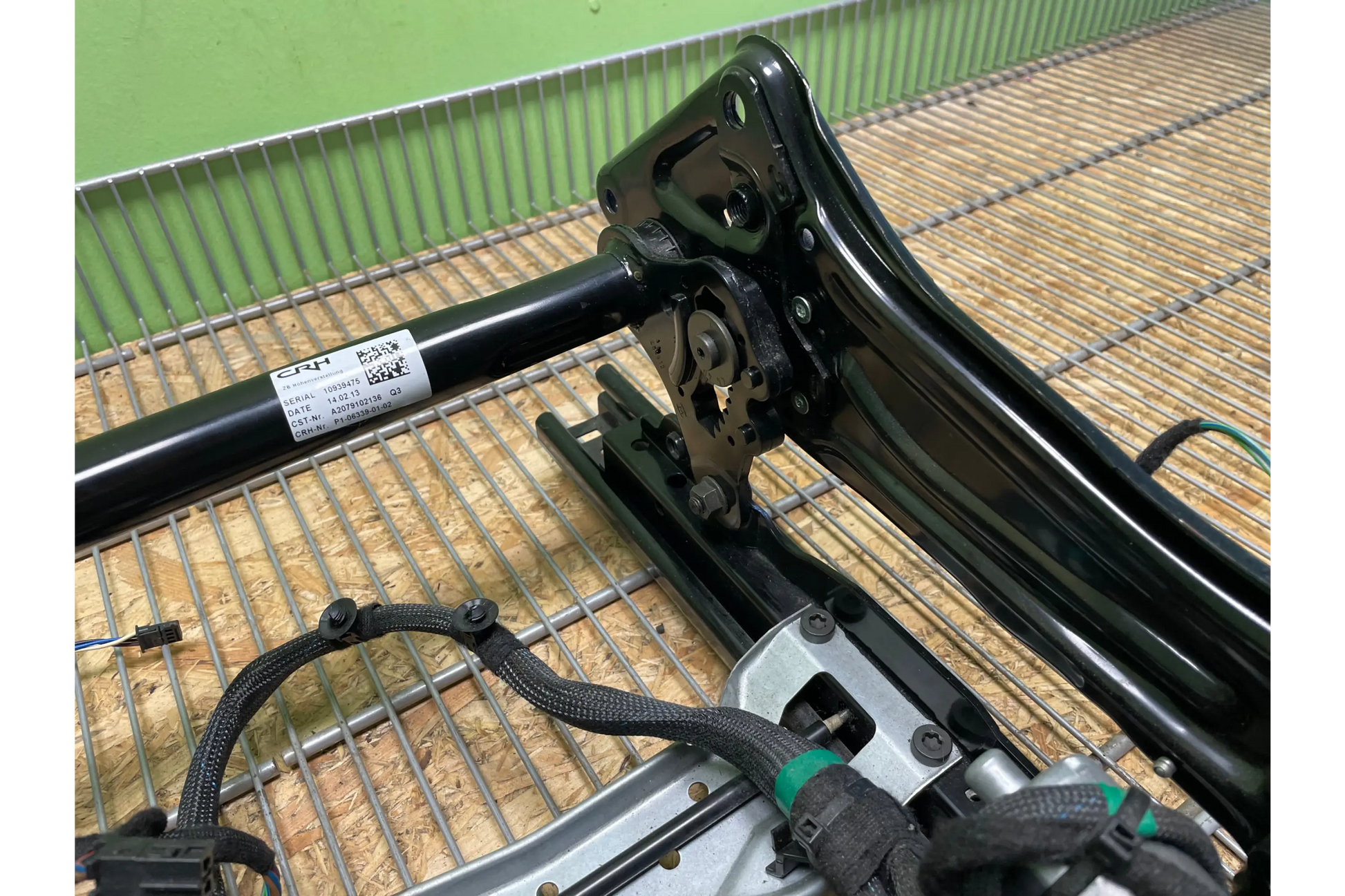 Mercedes-Benz CLS W218 Front passenger seat frame track rail - passenger seat