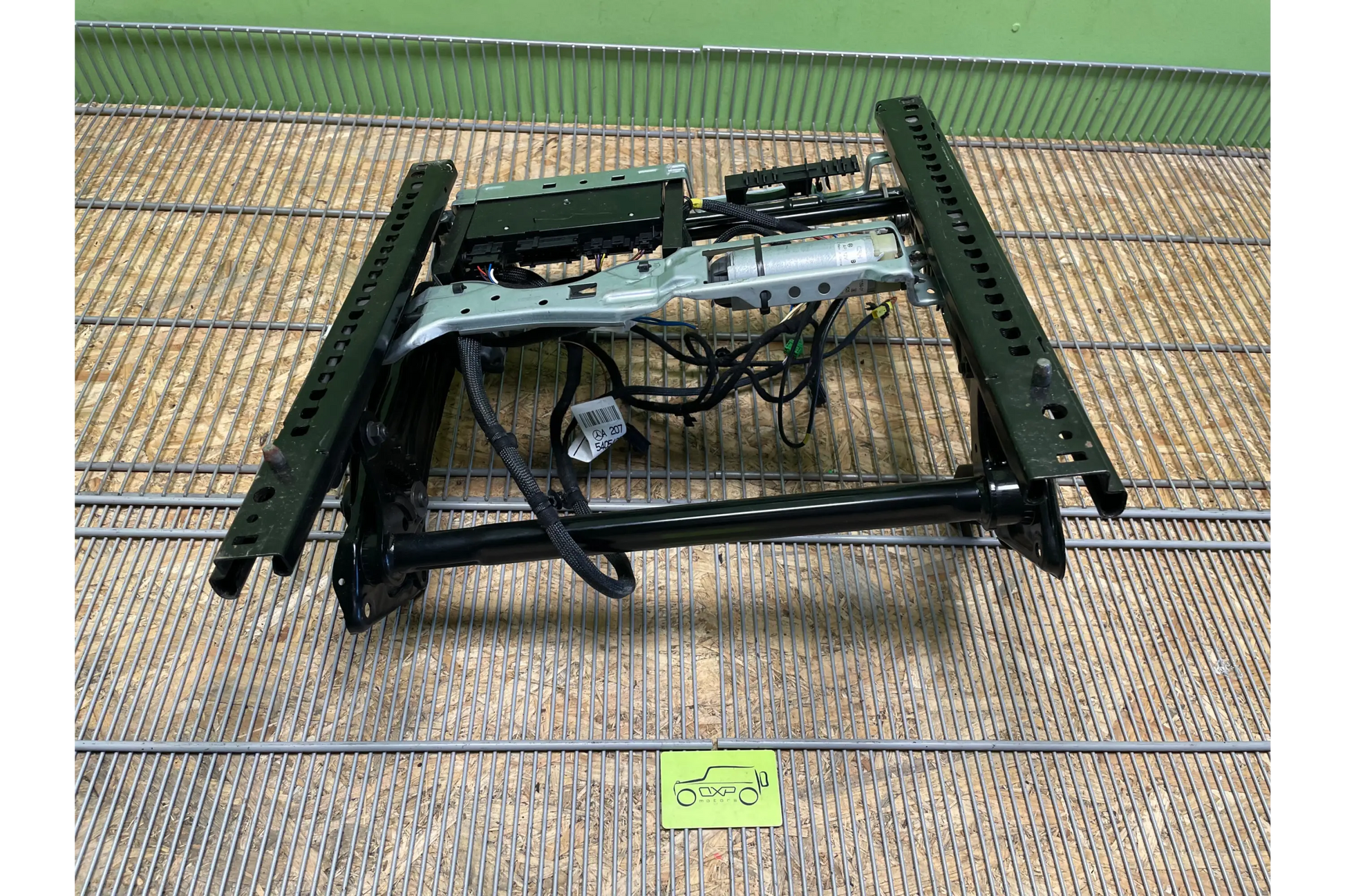 Mercedes-Benz CLS W218 Front passenger seat frame track rail - passenger seat