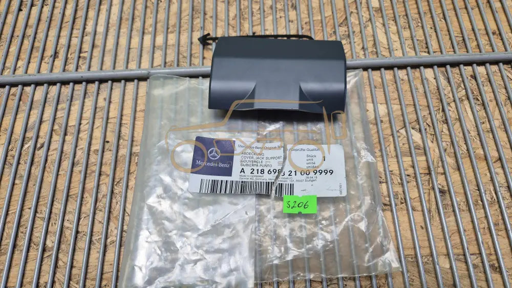 Mercedes-Benz CLS W218 Jack support point cover left front - support point cover