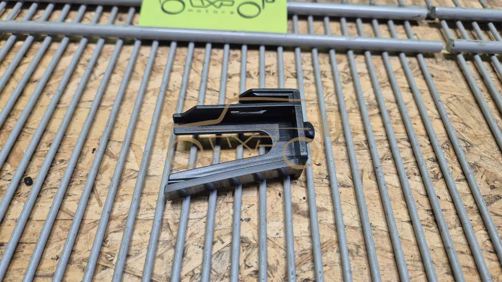 Mercedes-Benz CLS W218 Sill mounting clip - mounting clip