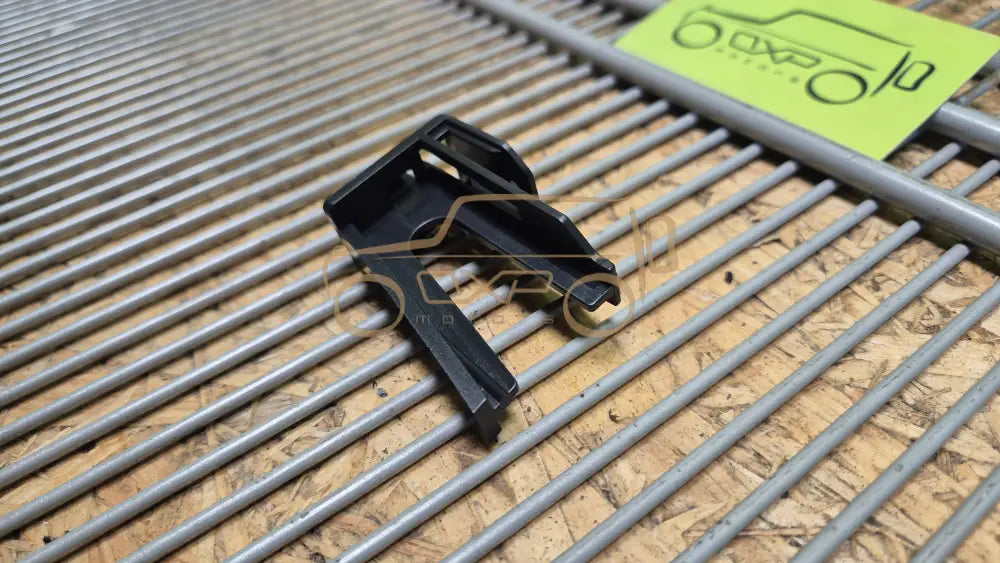 Mercedes-Benz CLS W218 Sill mounting clip - mounting clip