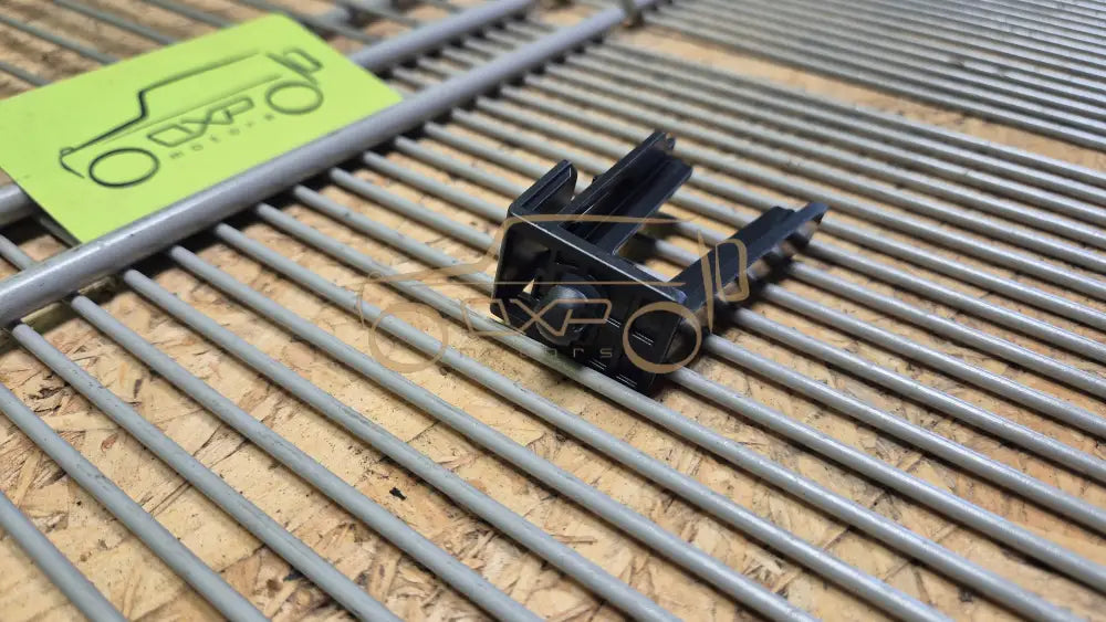 Mercedes-Benz CLS W218 Sill mounting clip - mounting clip