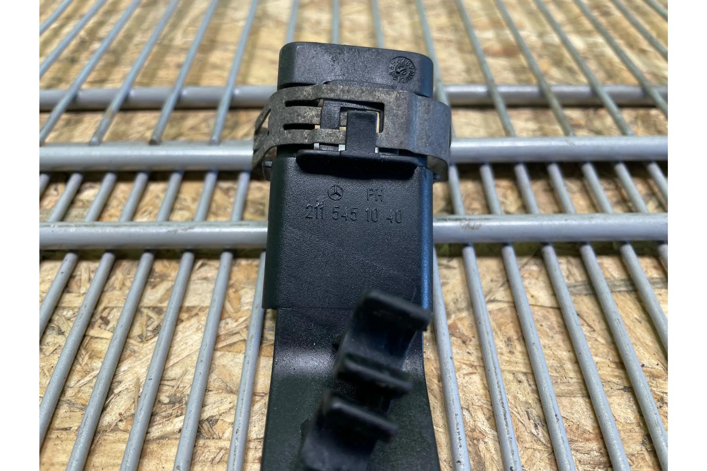 Mercedes-Benz CLS500 W211 Holder for electrical wires - holder for electrical wires