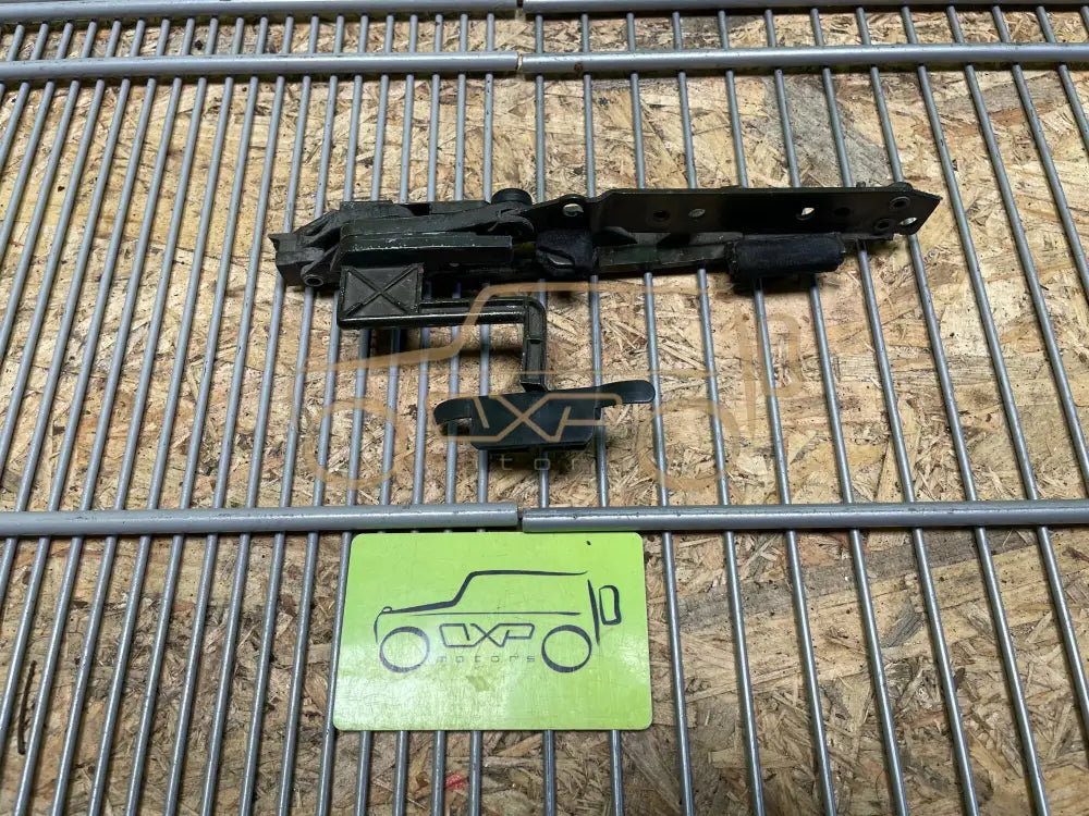 Mercedes-Benz E-Class W124 Sunroof Lifting Angle
