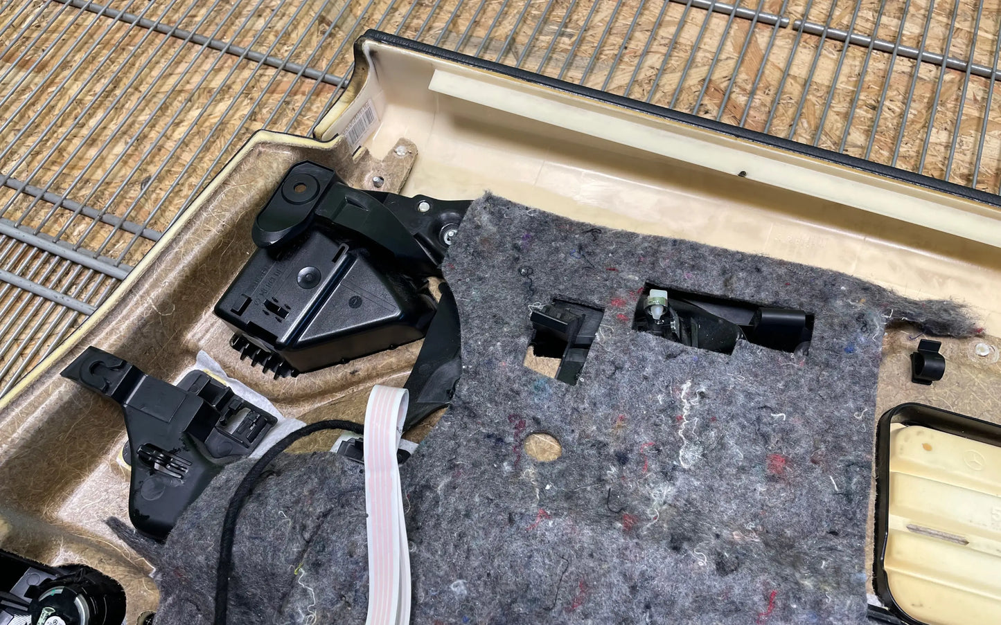 Mercedes-Benz E-Class W211 Rear driver side interior door panel set - interior door panel