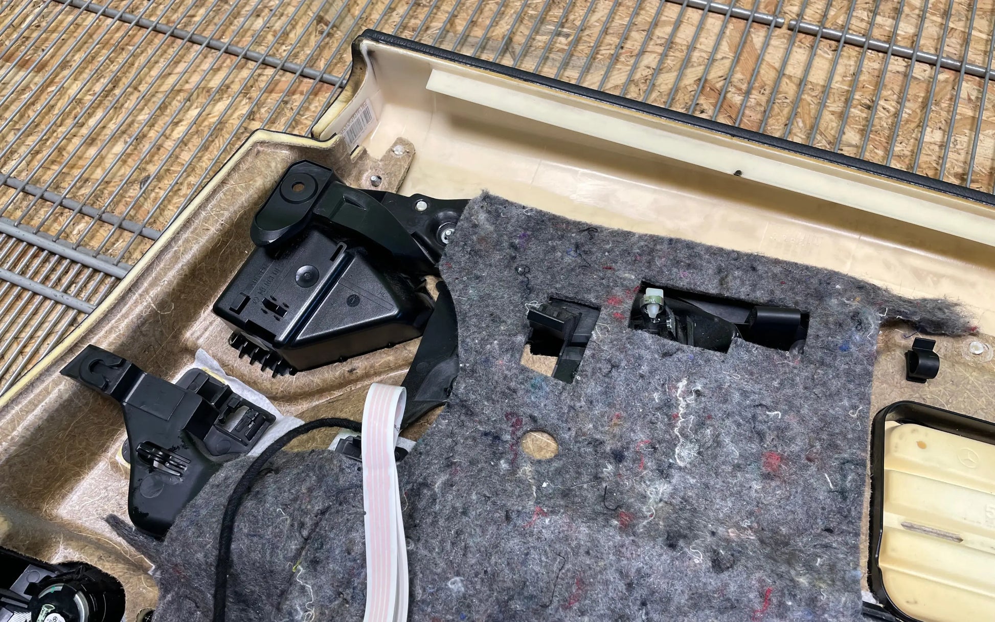 Mercedes-Benz E-Class W211 Rear driver side interior door panel set - interior door panel