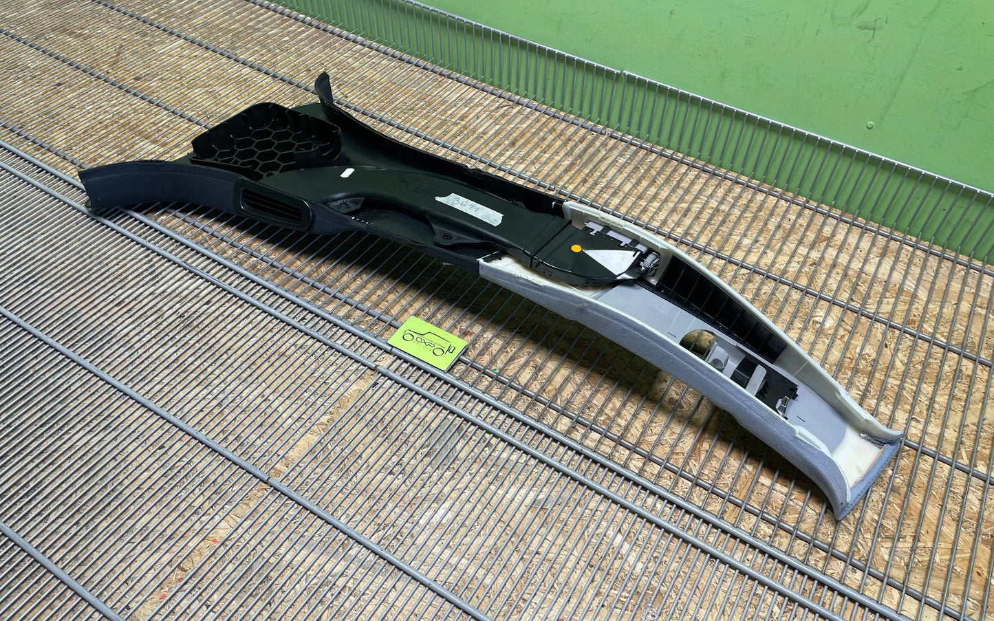 Mercedes-Benz E-Class AMG W211 Right B-Pillar trim - b-pillar trim