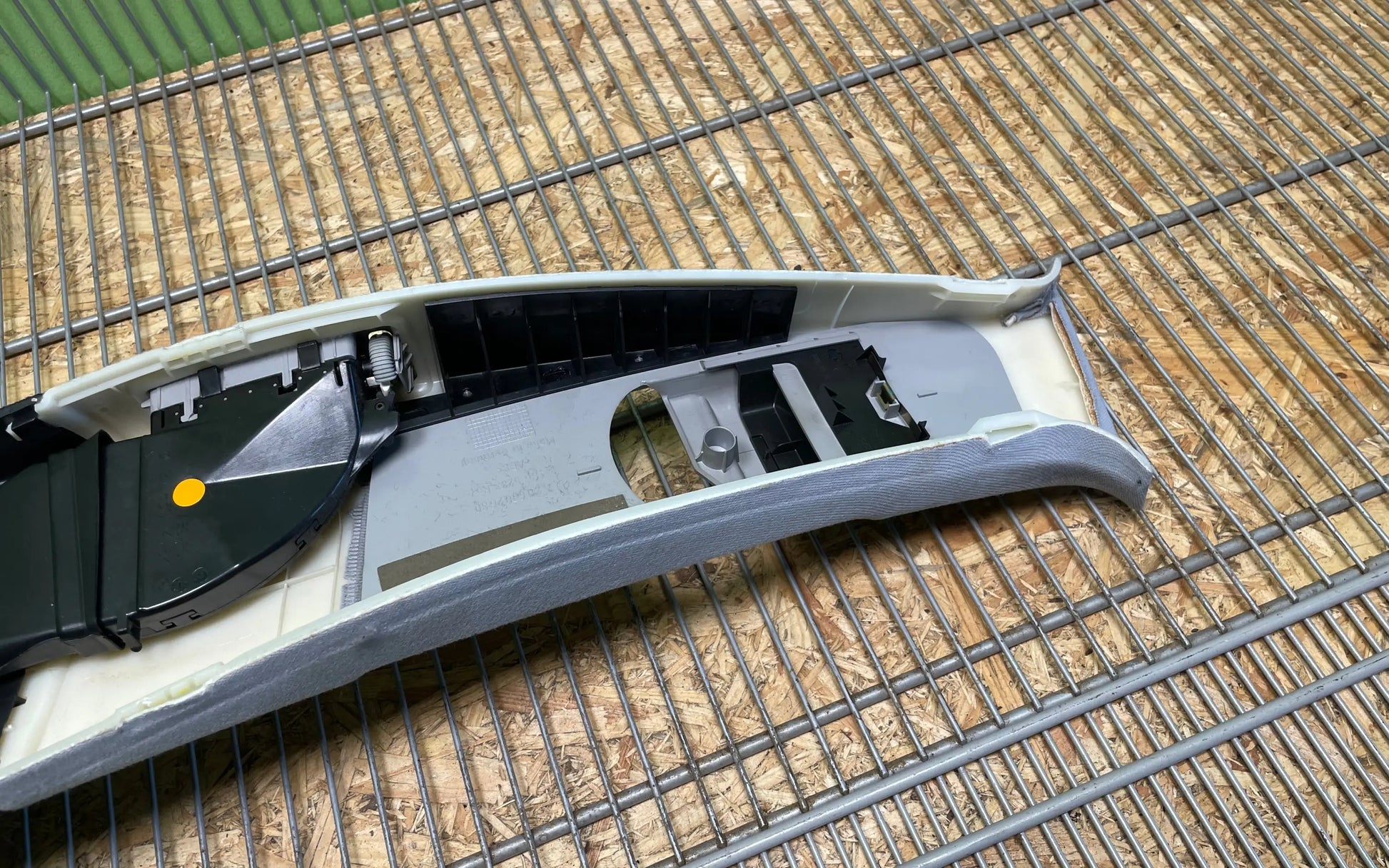 Mercedes-Benz E-Class AMG W211 Right B-Pillar trim - b-pillar trim