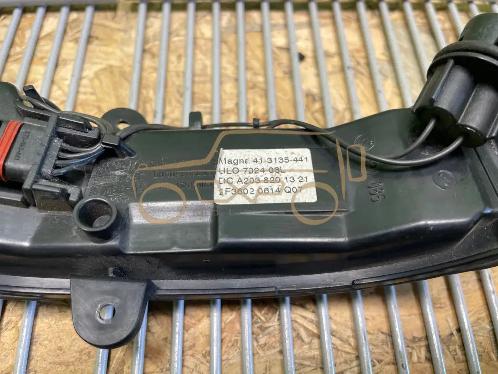 Mercedes-Benz E-Class W211 Side mirror indicator left - side mirror indicator