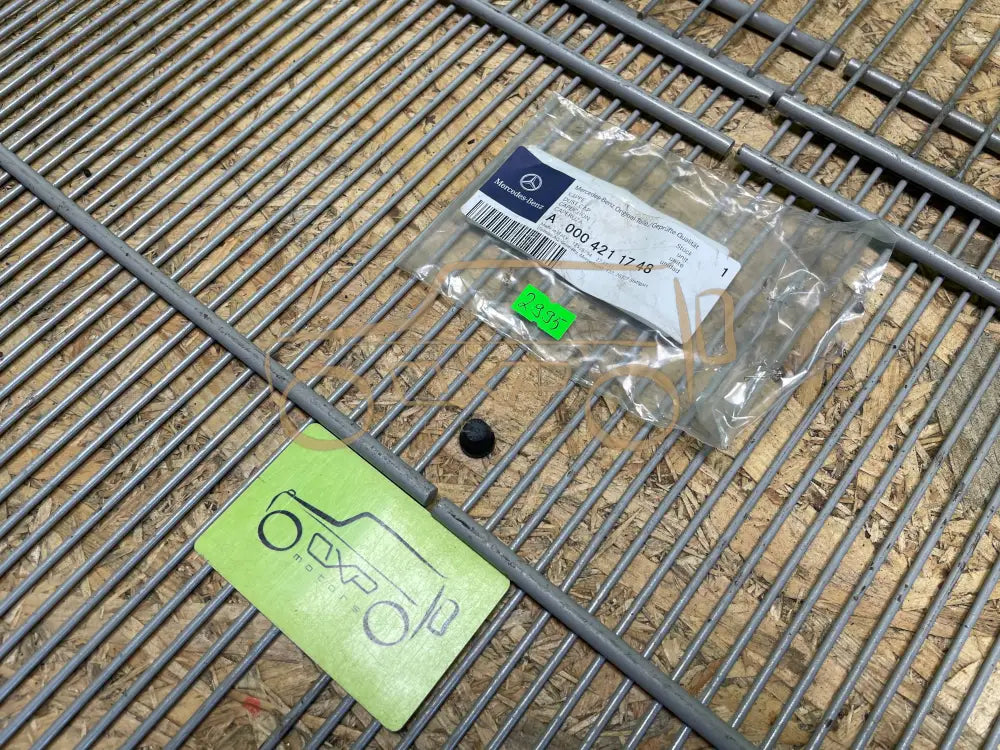 Mercedes-Benz E-Class W212 front brake bleeder cap - brake bleeder cap