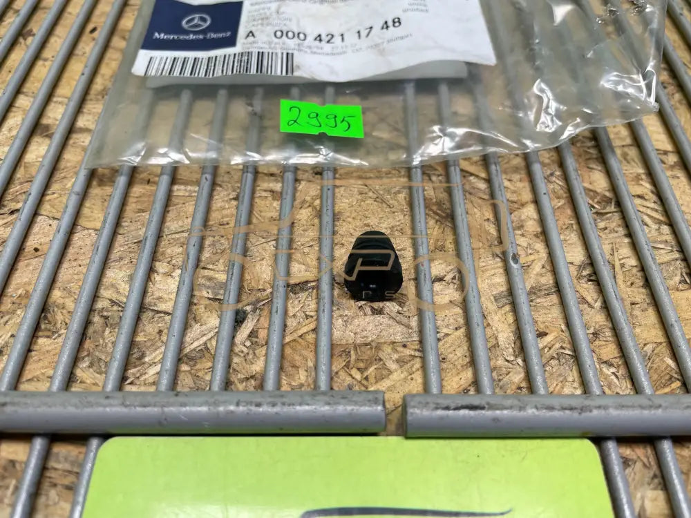 Mercedes-Benz E-Class W212 front brake bleeder cap - brake bleeder cap