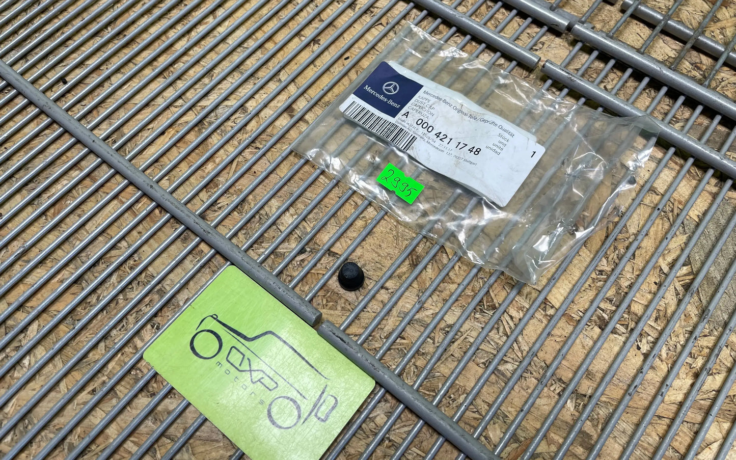 Mercedes-Benz E-Class W212 front brake bleeder cap - brake bleeder cap