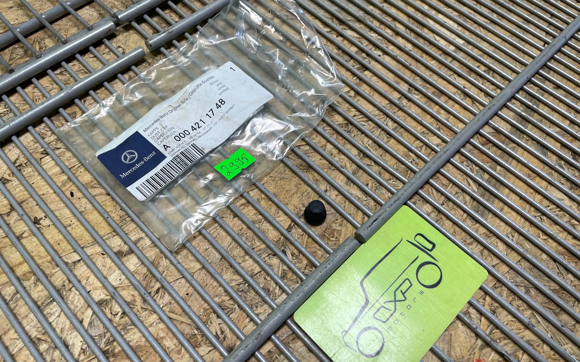 Mercedes-Benz E-Class W212 front brake bleeder cap - brake bleeder cap