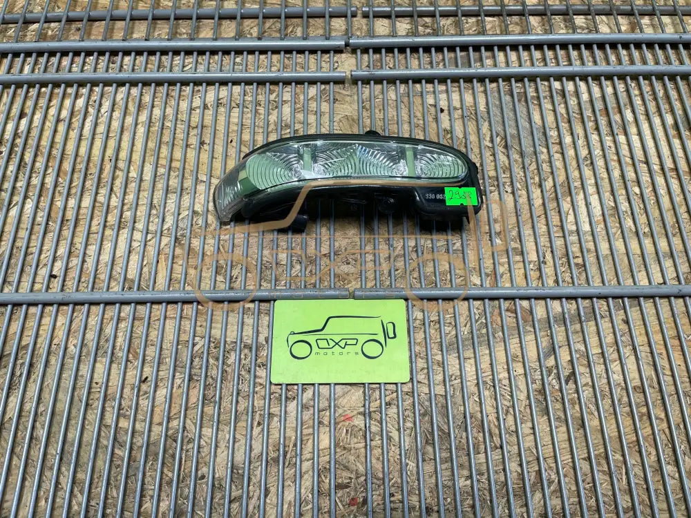Mercedes-Benz E-Class W221 right mirror indicator - side mirror indicator