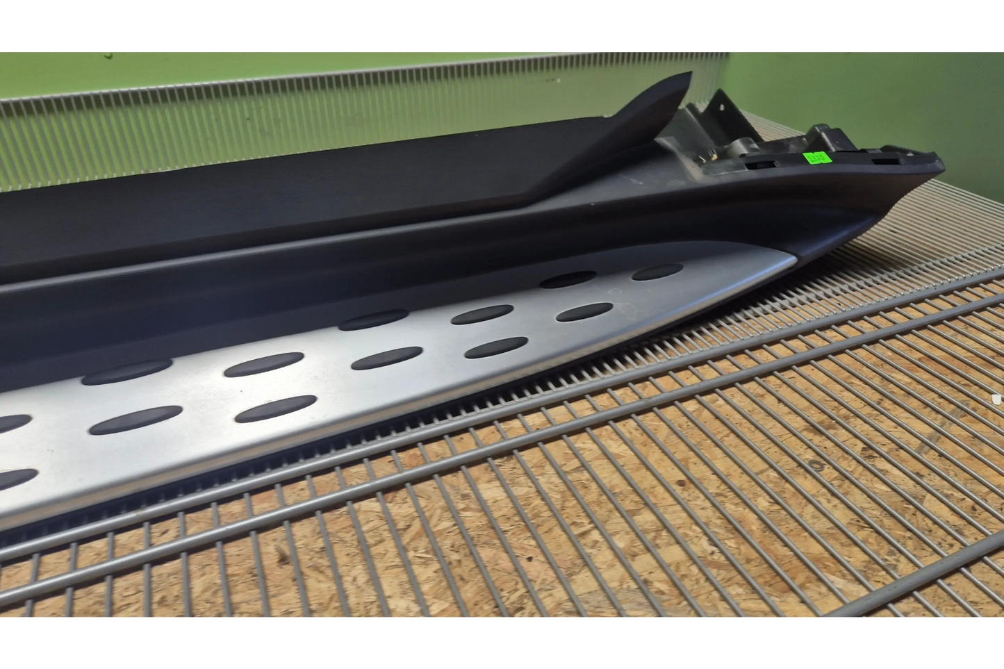 Mercedes-Benz EQC N293 footboard - footboard