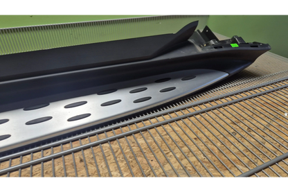 Mercedes-Benz EQC N293 footboard - footboard