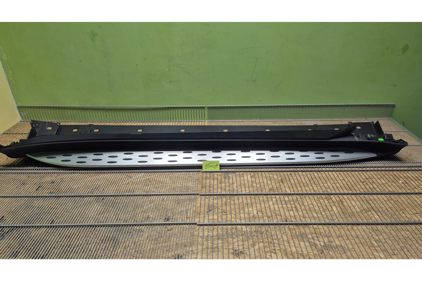 Mercedes-Benz EQC N293 footboard - footboard