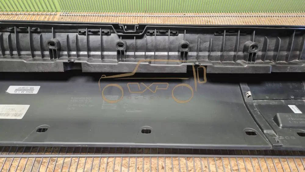 Mercedes-Benz EQC N293 footboard - footboard