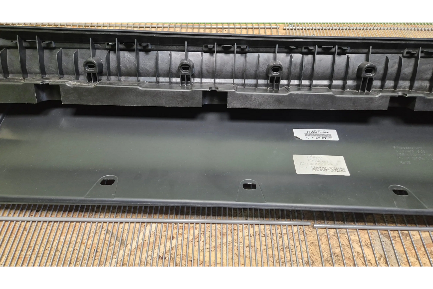 Mercedes-Benz EQC N293 footboard - footboard