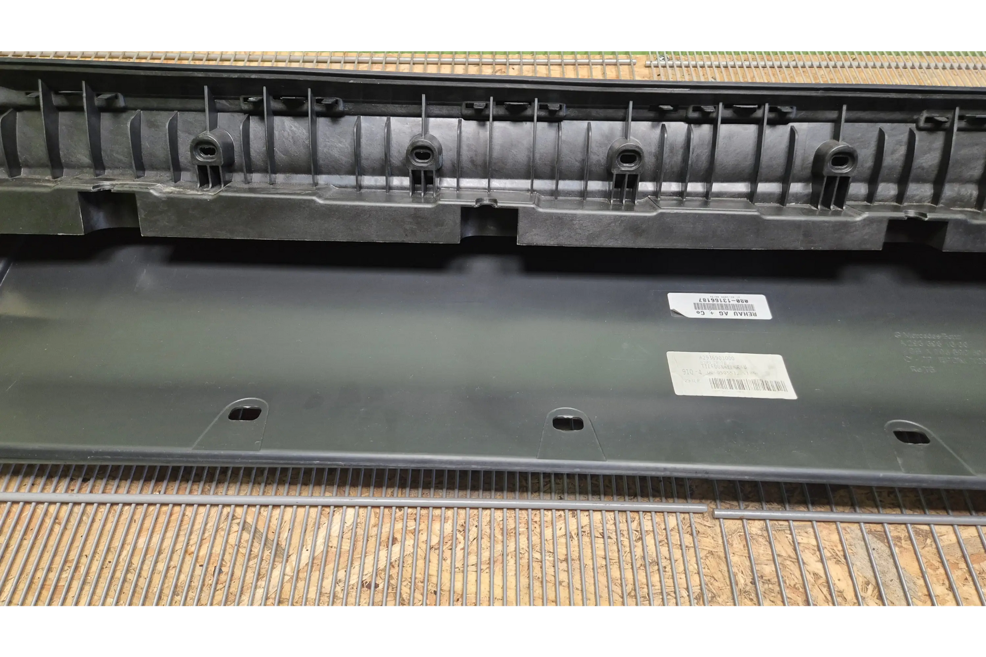 Mercedes-Benz EQC N293 footboard - footboard