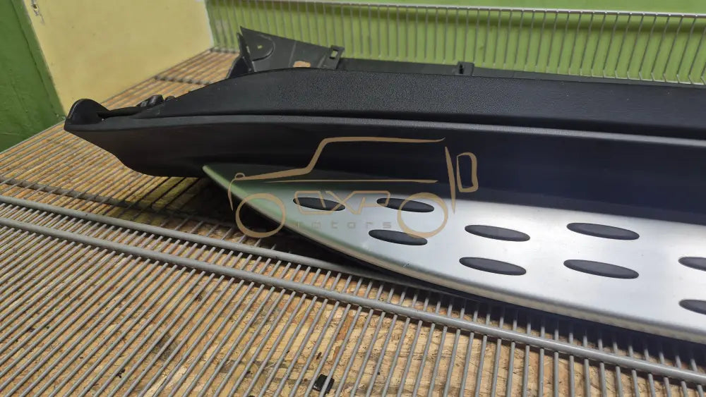 Mercedes-Benz EQC N293 footboard - footboard