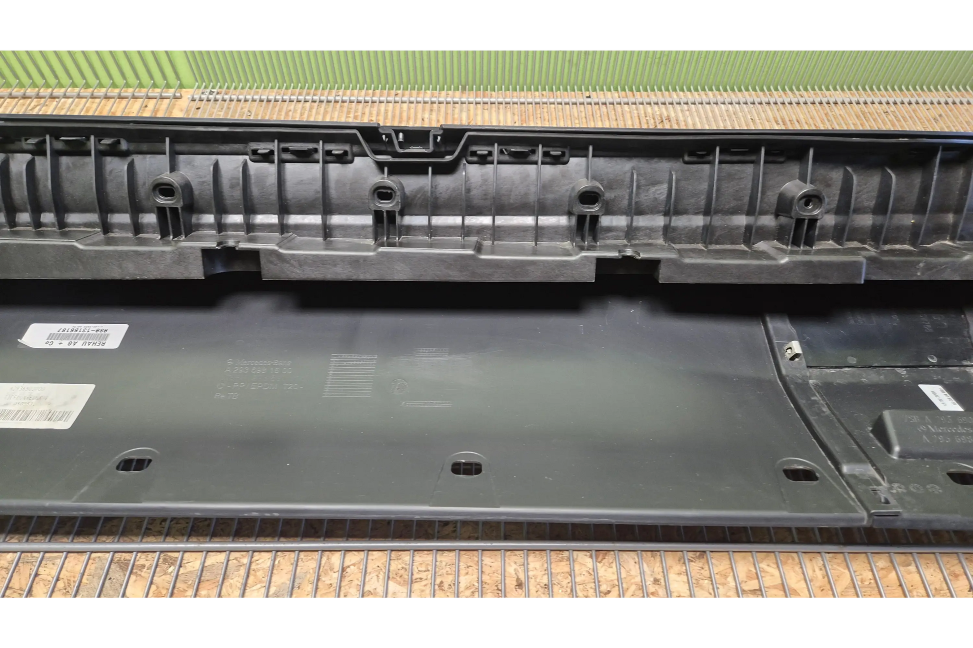 Mercedes-Benz EQC N293 footboard - footboard