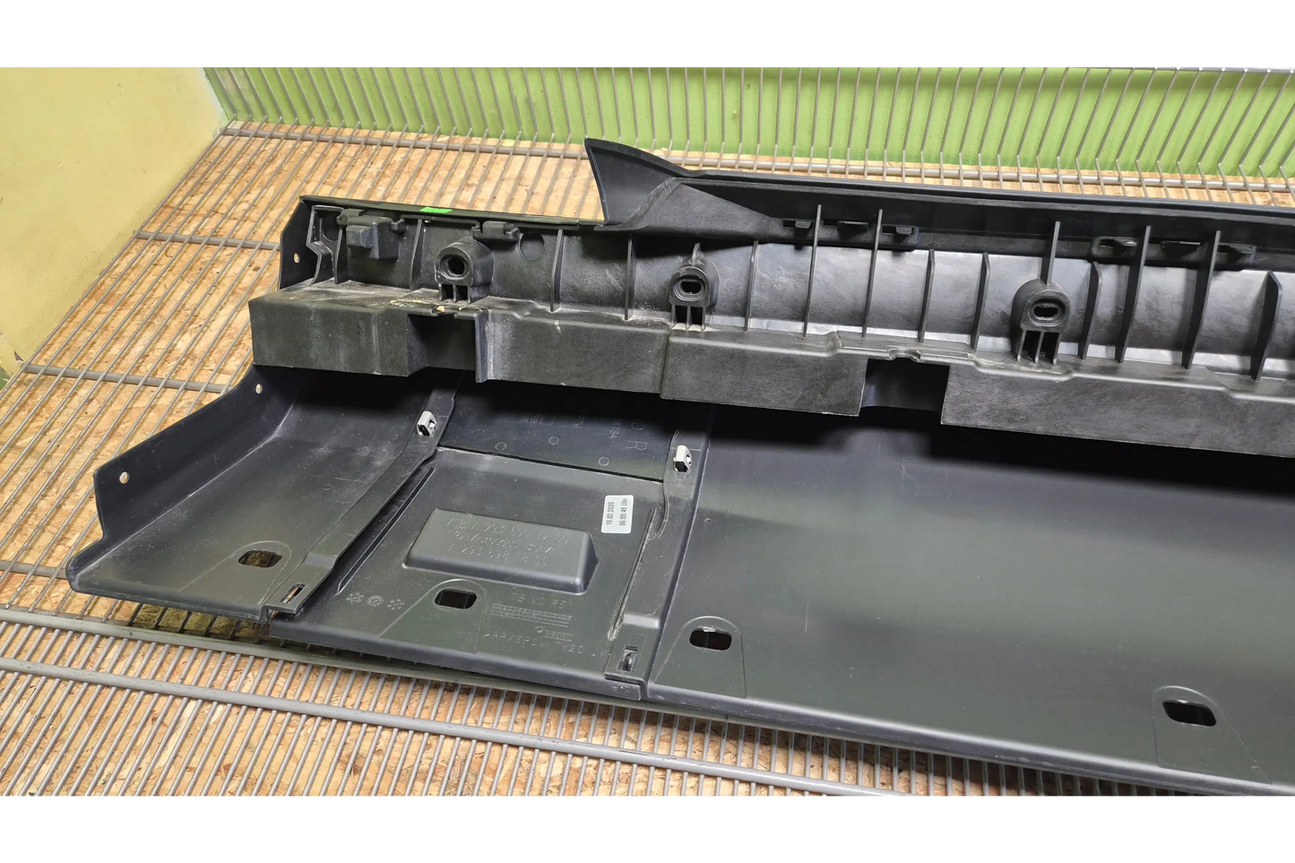 Mercedes-Benz EQC N293 footboard - footboard