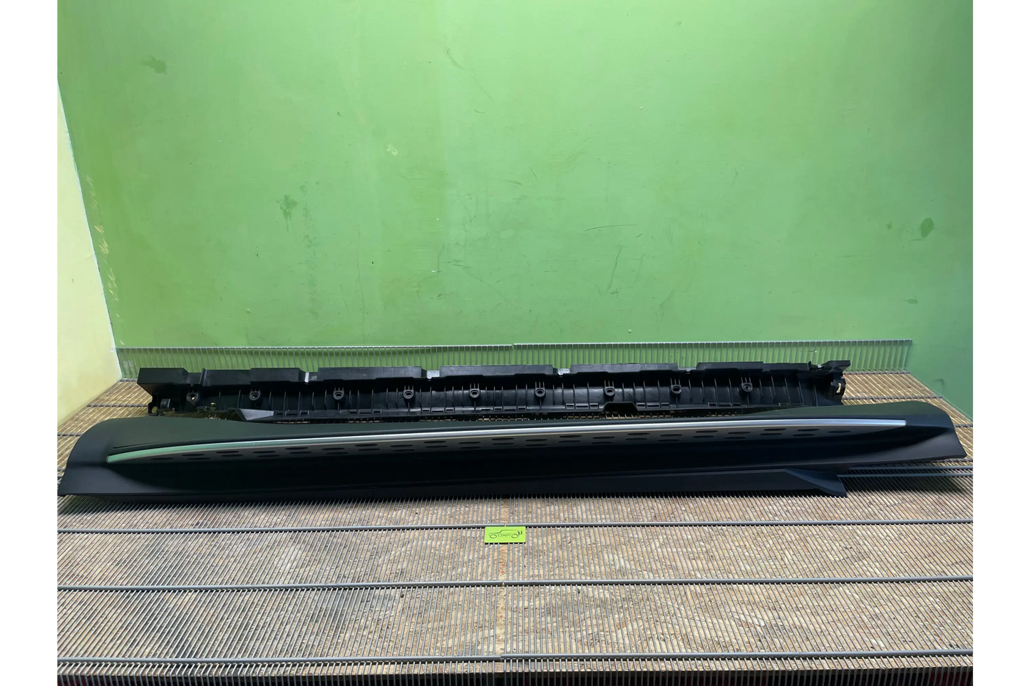 Mercedes-Benz EQC N293 Left running board genuine - runnig board
