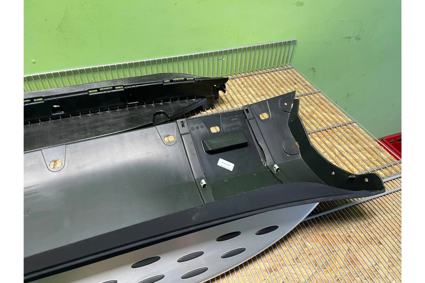 Mercedes-Benz EQC N293 Left running board genuine - runnig board