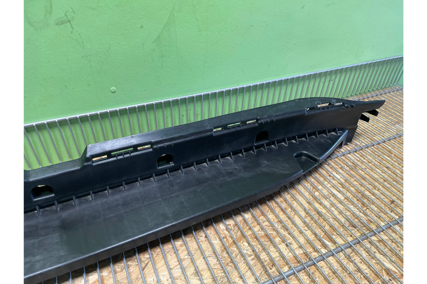 Mercedes-Benz EQC N293 Left running board genuine - runnig board