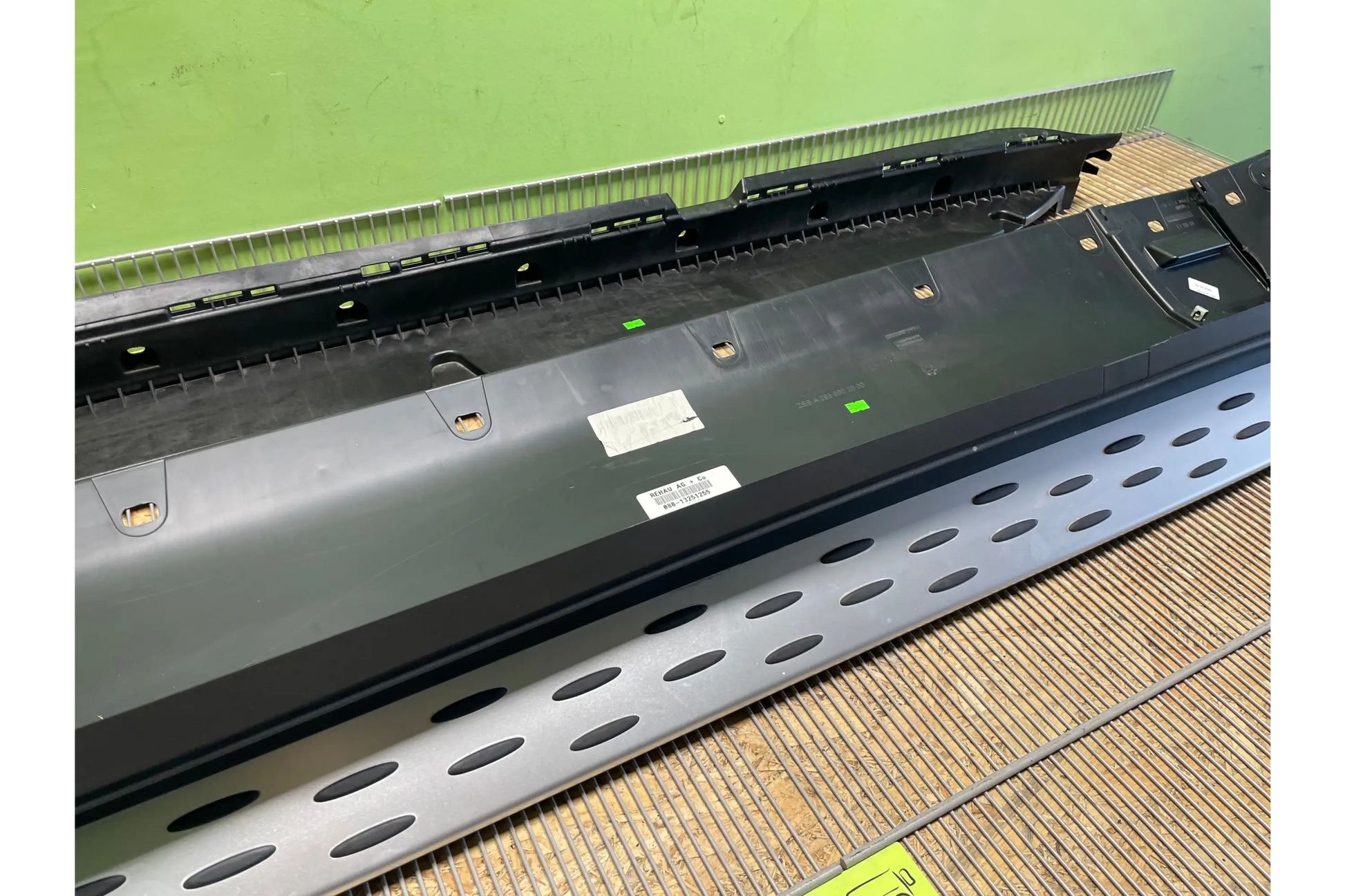Mercedes-Benz EQC N293 Left running board genuine - runnig board