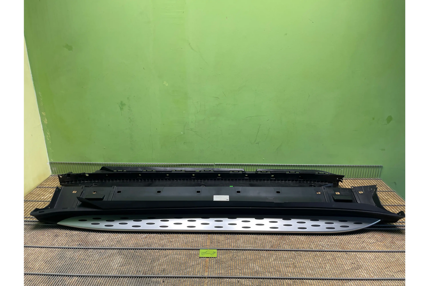 Mercedes-Benz EQC N293 Left running board genuine - runnig board