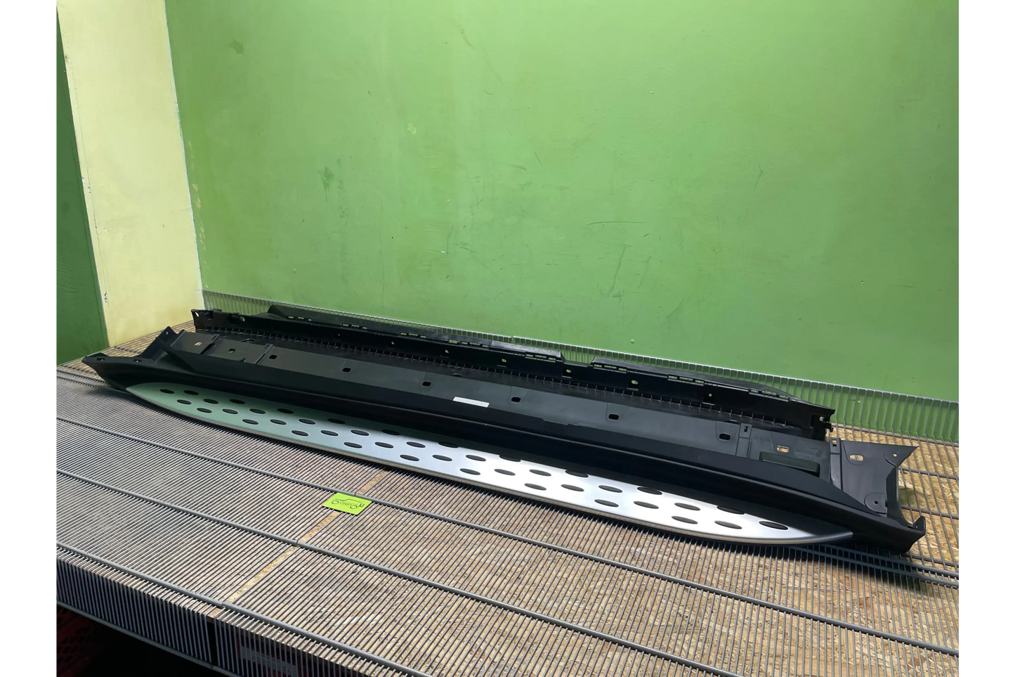 Mercedes-Benz EQC N293 Left running board genuine - runnig board