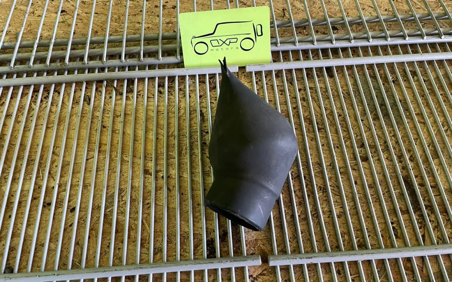 Mercedes-Benz G-Class 230GE W460 Dust drain valve - dust draine