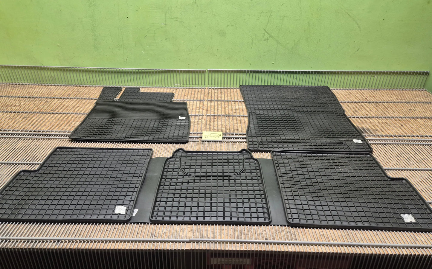 Mercedes-Benz G-Class W463 00-17 Rubber floor mats - floor mats