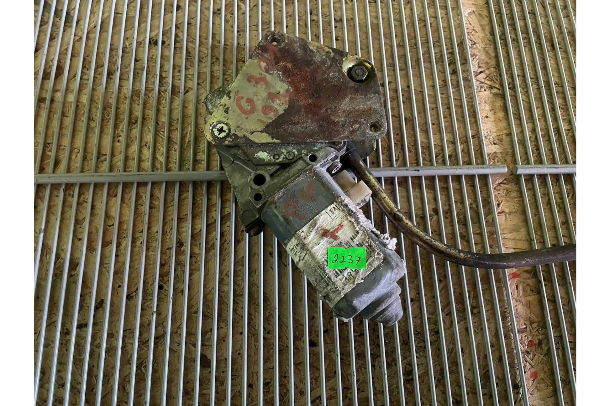 Mercedes-Benz G-Class W463 1999. Window Regulator