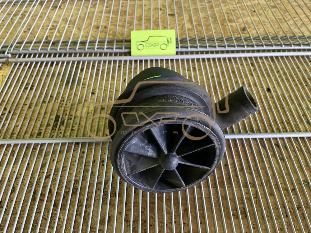 Mercedes-Benz G-Class W463 Air Cleaner