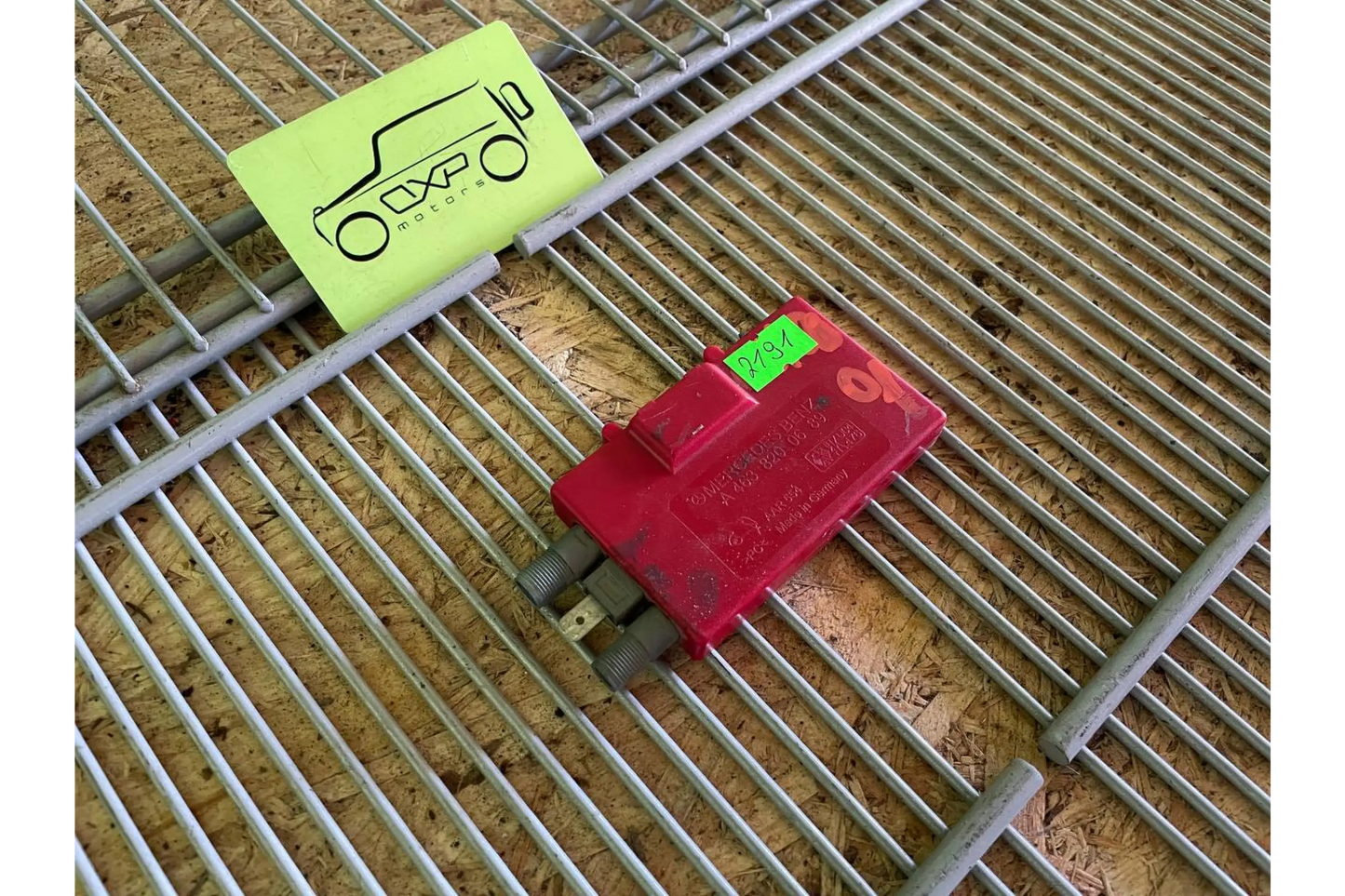 Mercedes-Benz G-Class W463 AMP Splitter Module