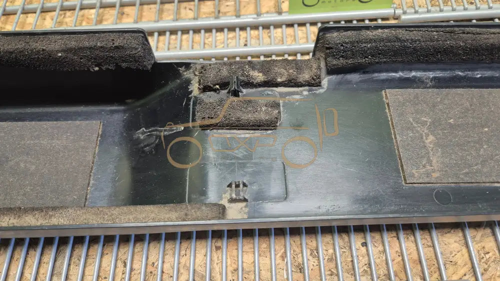 Mercedes-Benz G-Class W463 B-Pillar Cover