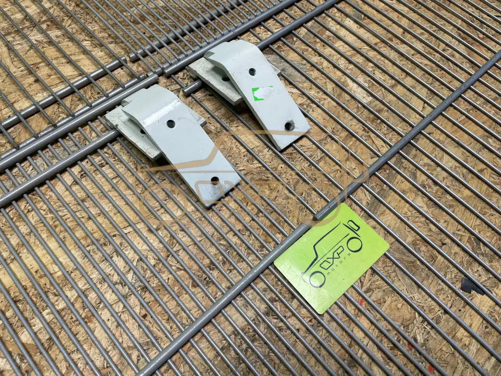 Mercedes-Benz G-Class W463 Bonnet Hinge Set