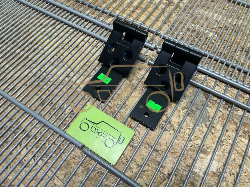 Mercedes-Benz G-Class W463 Bonnet Hinge Set