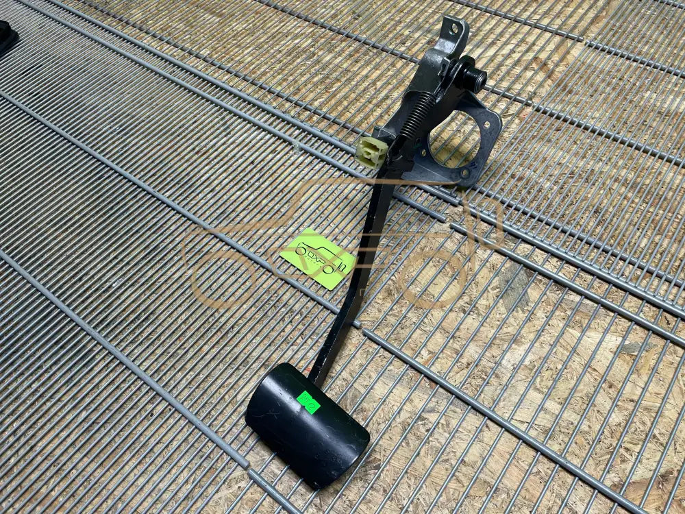 Mercedes-Benz G-Class W463 Brake pedal